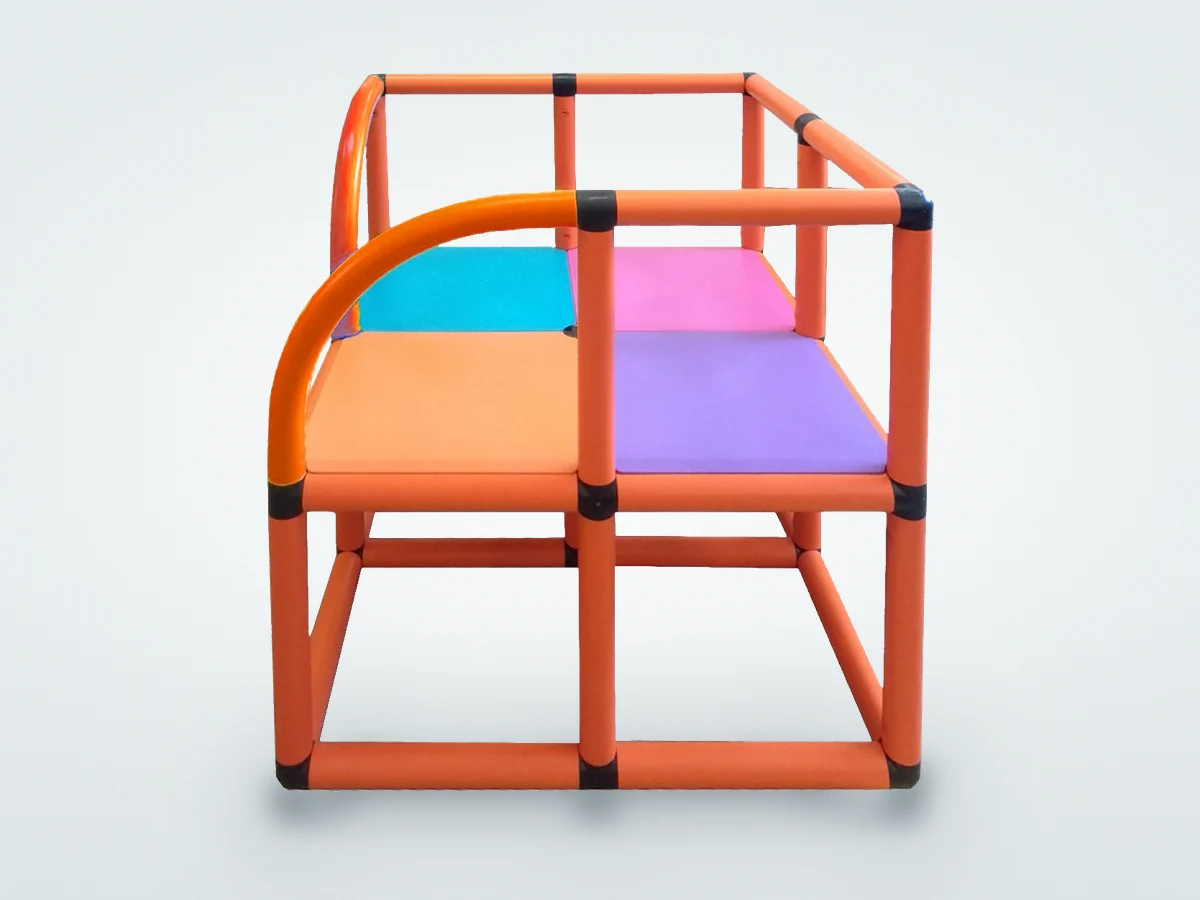 Plataforma de fundo Floty modelo chiqueirinho, com corrimãos ao redor