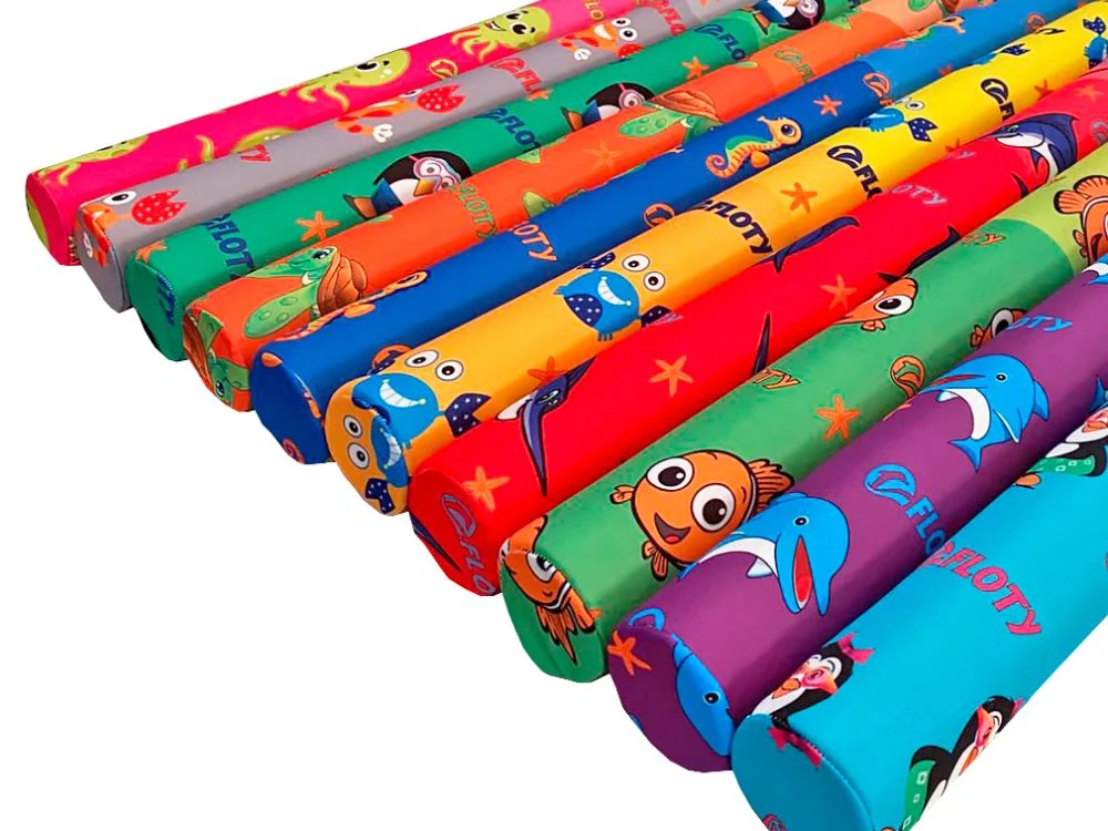 Kit com 10 espaguetes de piscina Floty com capas coloridas e estampadas