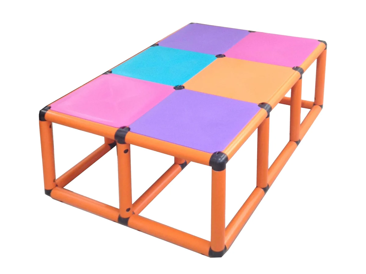Plataforma de fundo Floty de 6 módulos, com painéis coloridos, tubos laranja e conexões pretas