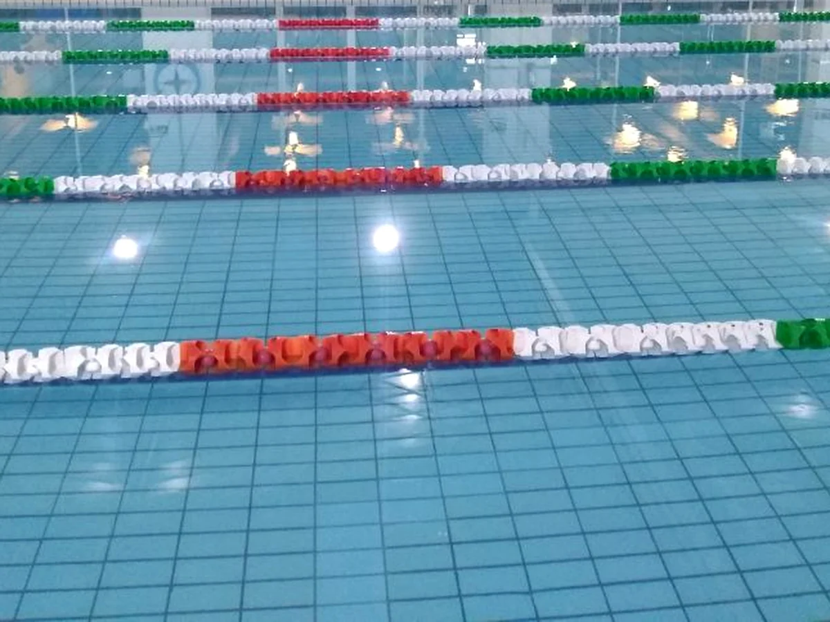 Raias antimarola Floty instaladas em piscina coberta